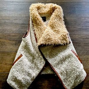 Cream fur vest ✨